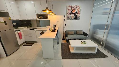 De Home at Summer Suites KLCC - Tap to explore photos