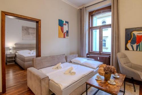 Urban Riverside Apartment - near Old Town - for 5 by AP - Tap to explore photos