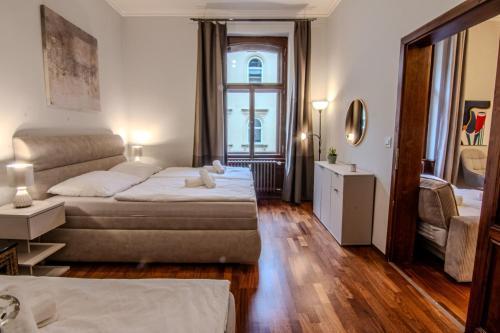 Urban Riverside Apartment - near Old Town - for 5 by AP - Tap to explore photos
