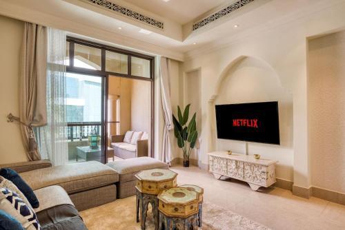 GuestReady - Mid-Eastern Retreat in Downtown Dubai - Tap to explore photos