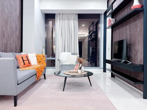 Tropicana The Residence Hermes Suite with KLCC View - Tap to explore photos