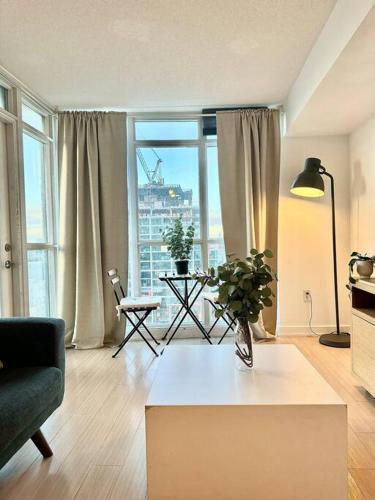 Stylish Condo Downtown Near CN Tower - Free parking - Tap to explore photos