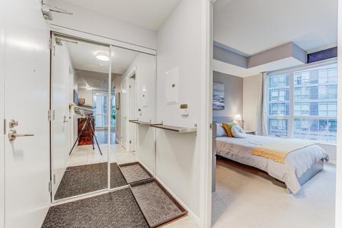 Prime City Pad 2 Bedroom with CN Tower View - Tap to explore photos