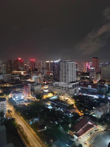 C17B Modern Balcony Infinity Pool KLCC View