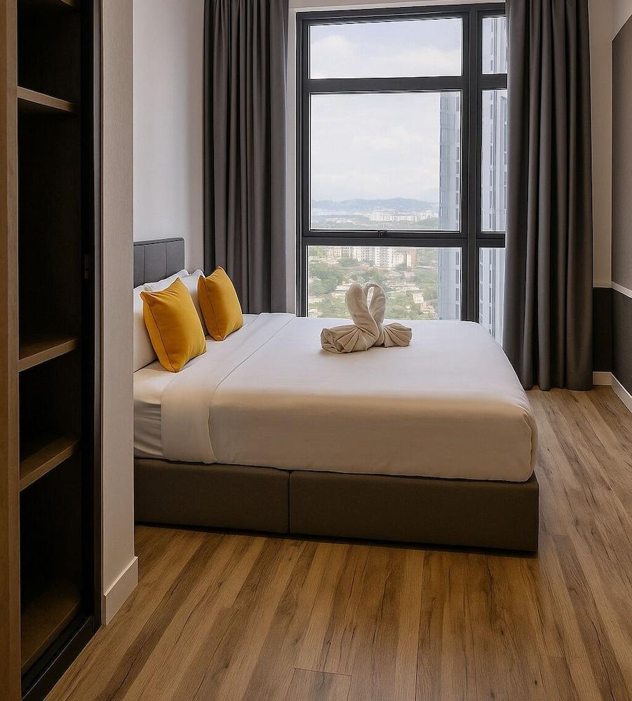 Millerz Square by Tido Tido Room Type - Deluxe Apartment, 2 Bedrooms, Bathtub, City View