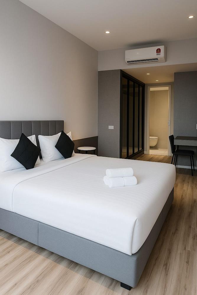 Millerz Square by Tido Tido Room Type - Premium Apartment, 1 Bedroom, Bathtub, River View