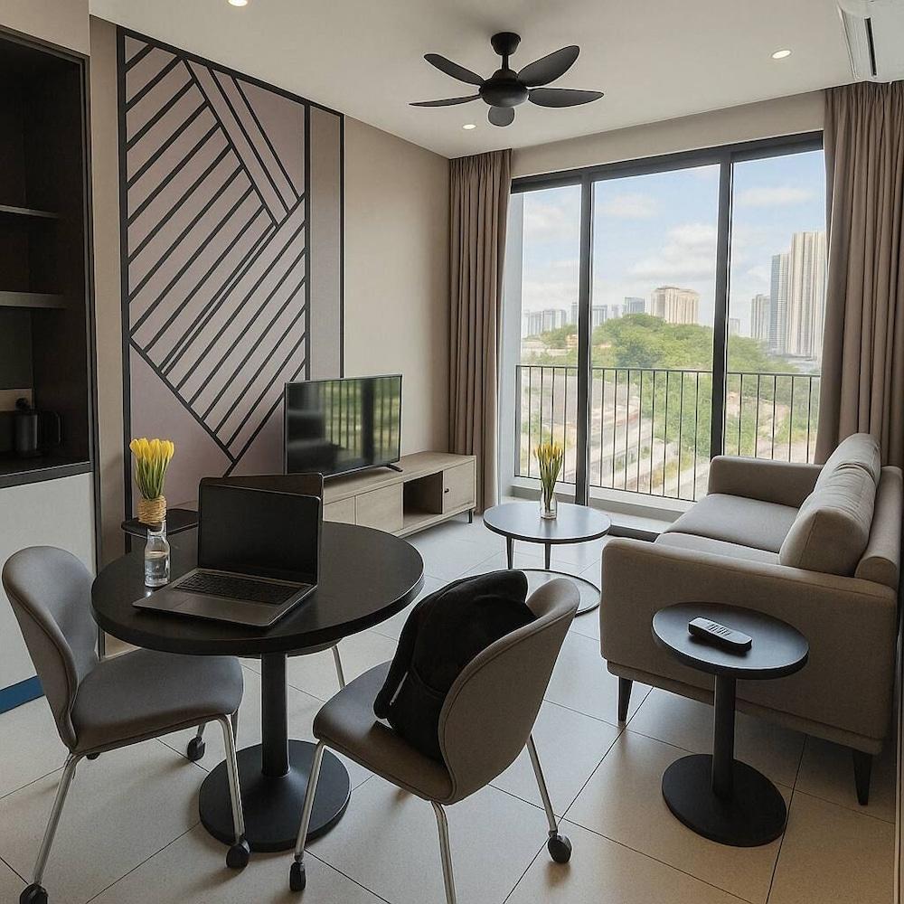 Millerz Square by Tido Tido Room Type - Basic Suite, 2 Bedrooms, Balcony, City View Millerz Square by Tido Tido Room Type - Basic Suite, 2 Bedrooms, Balcony, City View