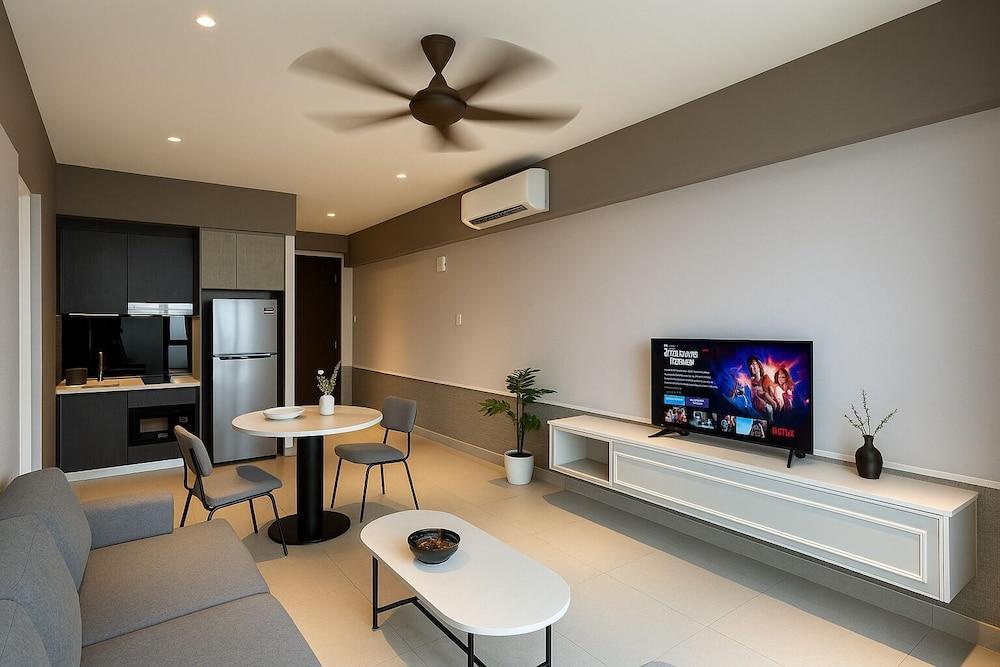 Millerz Square by Tido Tido Room Type - Deluxe Apartment, 1 Bedroom, Bathtub, City View