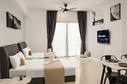 Chambers Residence by Fantastic, Balcony KLCC View