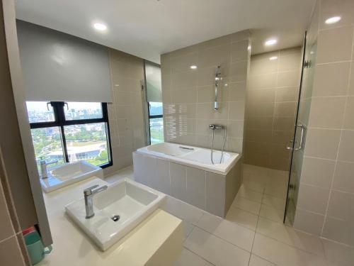 KL Gateway Penthouse by Cobnb - 10Pax - Tap to explore photos