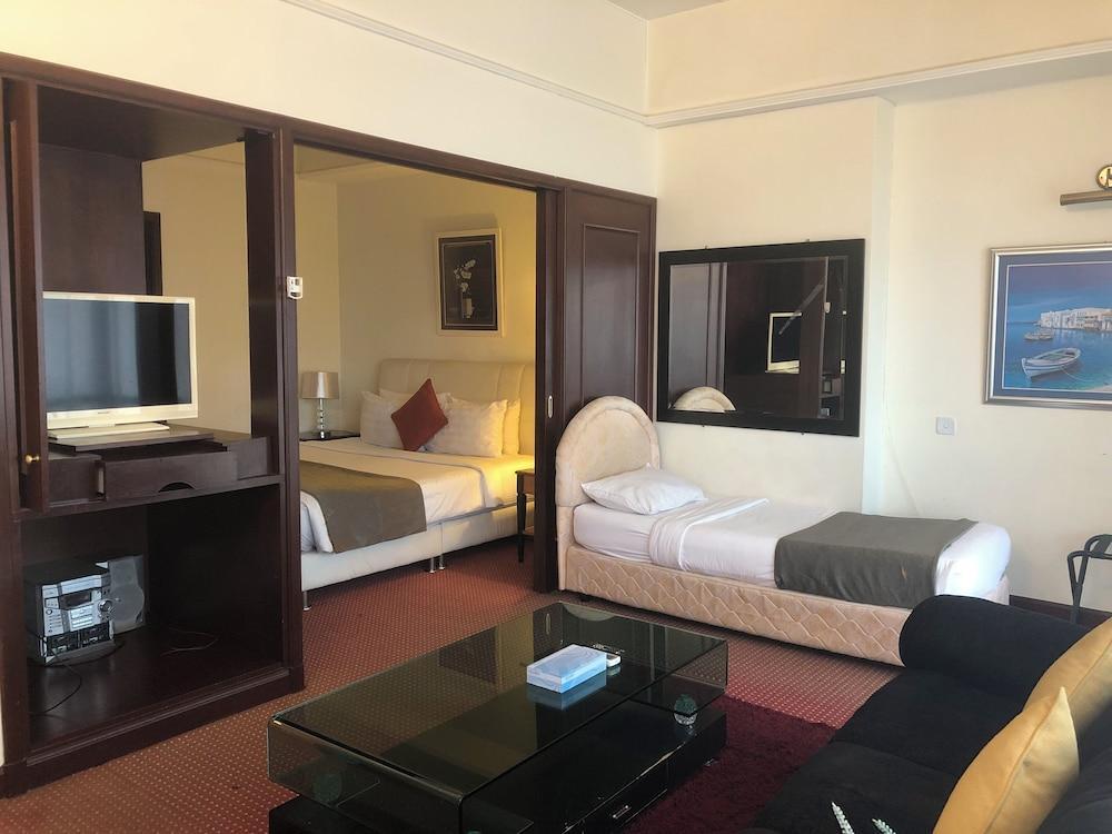 Standard suite at Times Square Room Type - Superior Suite, 1 Bedroom, City View