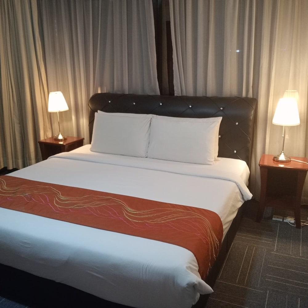 Standard suite at Times Square Room Type - Family Room, 2 Bedrooms, City View