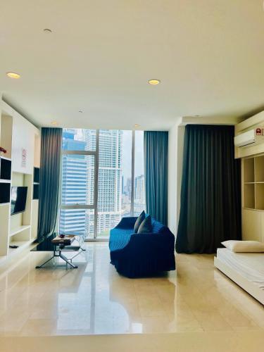 The Faced platinum By ASTRIA Suites - Tap to explore photos