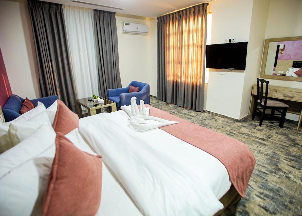 Seraj Amman Hotel Room Type - Deluxe Double Room, City View Seraj Amman Hotel Room Type - Deluxe Double Room, City View