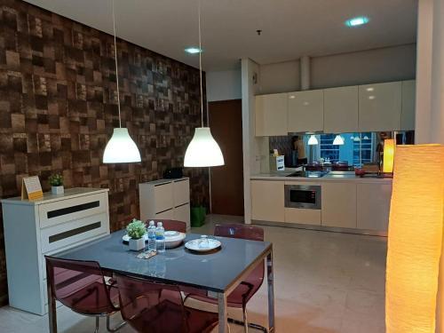 Soho Suites KLCC By M&T 2 Bedrooms Apartment - Tap to explore photos