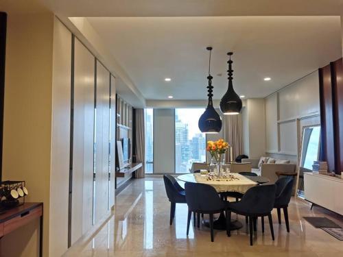 Tropicana The Residences KLCC by Rverse Suite - Tap to explore photos