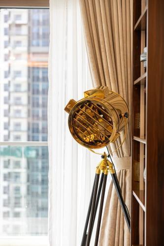 Stylish 2BR at Paramount Hotel Midtown - Tap to explore photos