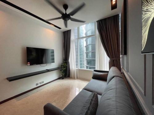 Deluxe Apartment Across KLCC - Tap to explore photos