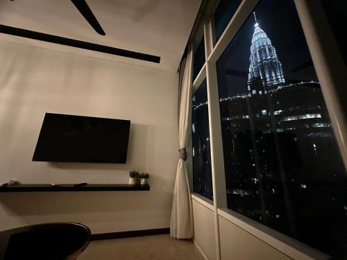 Deluxe Apartment Across KLCC - Tap to explore photos