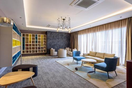 KL Maluri Stay Near Sunway Velocity Mall - Tap to explore photos