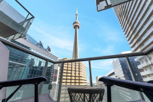 Apartment next to Rogers Center, with CN Tower View, Lake View, and Free Parking - Tap to explore photos