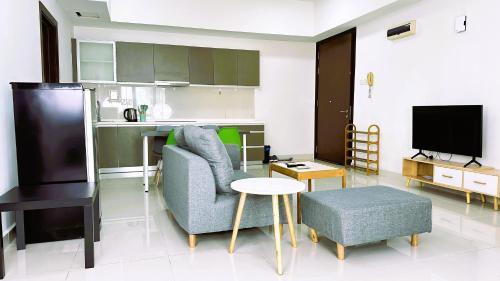 Regalia residence sky pool 1BedR 1BR service suite - Tap to explore photos