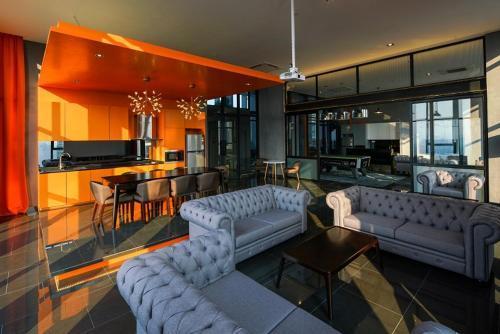 Expressionz Professional Suites By M&T - Tap to explore photos