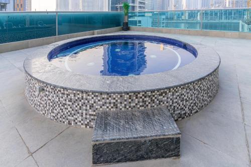 Spacious 4bd en-suite apt I Canal view I Fast wifi - Tap to explore photos