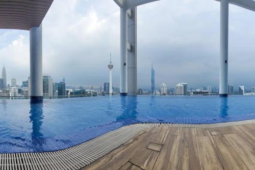 COL18B Modern Infinity Pool KLCC Balcony View - Tap to explore photos