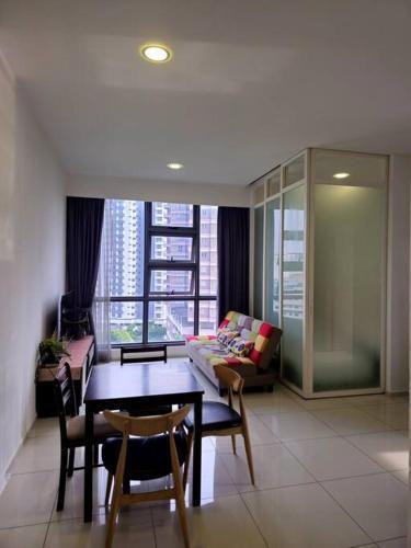 The Robertson Residences by Ucare Suites - Tap to explore photos