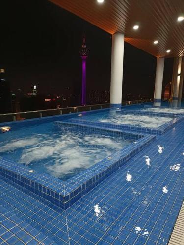 CL 31B Modern Infinity Pool KLCC View - Tap to explore photos