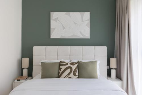 3BR and maids Burj Khalifa and Fountain View for 8 guests - Tap to explore photos