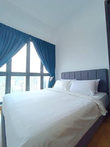 LUX 39A Balcony KLCC View 1 Bedroom Infinity Pool - Tap to explore photos