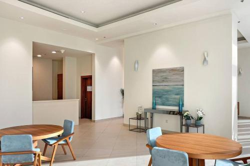 FIRST CLASS 3BR wtih full Burj Khalifa & Fountain view - Tap to explore photos