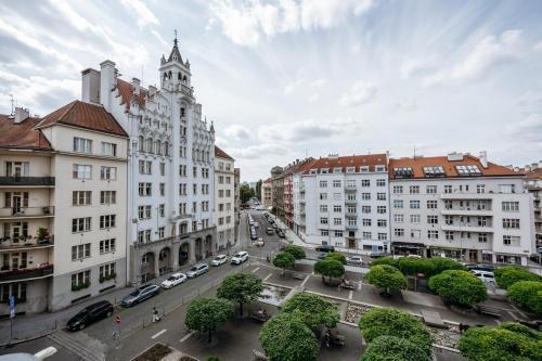 One bedroom apartment with overlooking workspace by Prague Days
