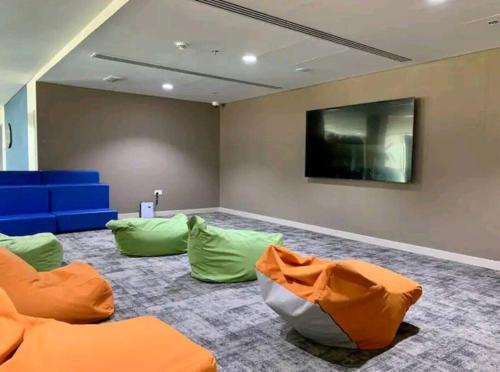 B11 Studio near Formula 1 With Canal and Pool View - Tap to explore photos