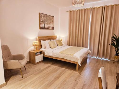 B11 Studio near Formula 1 With Canal and Pool View