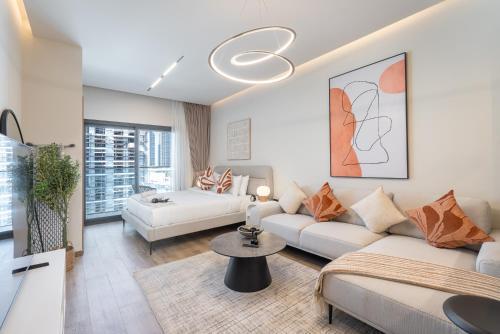 Peaceful Studio Flat that Sleeps 2 in Jumeirah Village Circle - Tap to explore photos