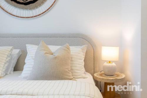 150Mbps WiFi · Studio · Meydan - Tap to explore photos