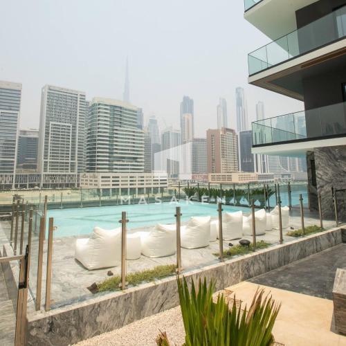 Premium 2br Apt Burj Khalifa View Pool Access - Tap to explore photos