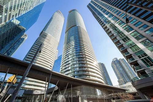 Modern studio High Floor ,CN Tower, ScotiaArena - Tap to explore photos