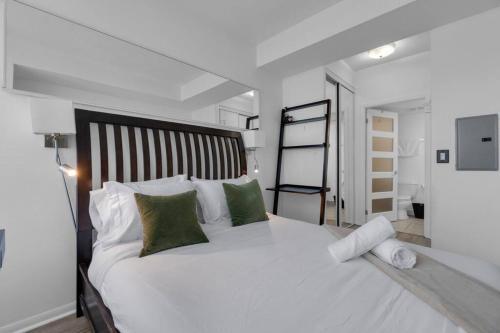 Spacious 1BR - Downtown - Pool - Gym - Parking - Tap to explore photos