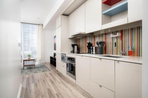 Midsize 1BD Condo in Downtown Core - Tap to explore photos