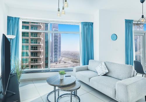 Luxury 1BR Apartment - 1 Min to Burj Khalifa in The Heart of Downtown -The Lofts Tower - Tap to explore photos