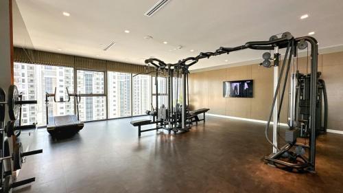 Luxury 3 Bedroom Near Burj Khalifa 43rd Floor - Tap to explore photos