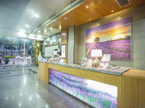 Lavande Hotel Guangzhou Railway East - Tap to explore photos