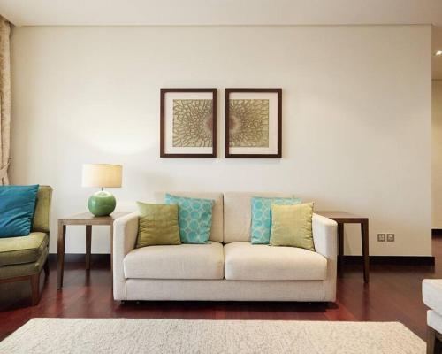 Authentic 2 bdr in Royal Amwaj North Residences - Tap to explore photos
