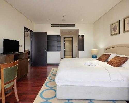Authentic 2 bdr in Royal Amwaj North Residences