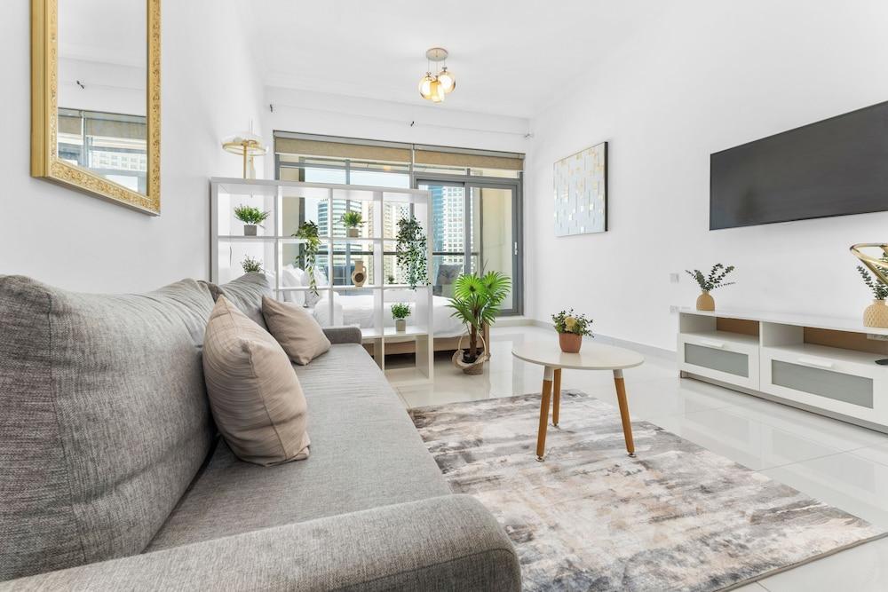 Waves - Executive Bay Studio: Canal View/Modern Amenities - Tap to explore photos