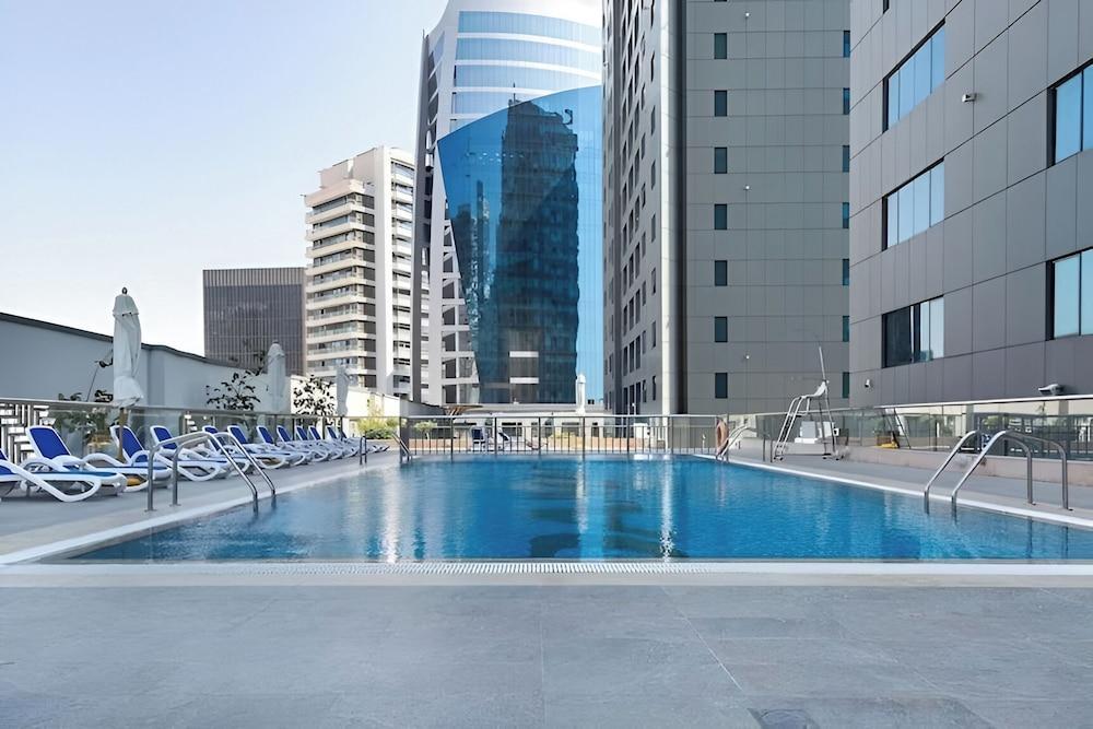 Waves - Executive Bay Studio: Canal View/Modern Amenities - Tap to explore photos